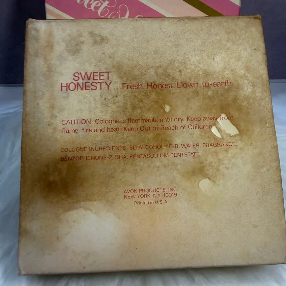Avon Sweet Honesty Gift Set Box with Red Text VINTAGE - Picture 3 of 6